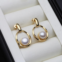 עגילי זהב ופנינה אלגנטיים