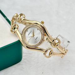 "שעוני יד נשים יוקרתיים, מותג מוביל, אלגנטיים ומעוצבים, רצועת מתכת, מנגנון קוורץ, איכות גבוהה בצבע זהב."