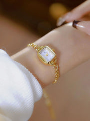 "שעון יד יוקרתי לנשים עם רצועת מתכת בעיצוב רטרו"