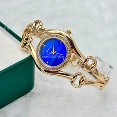 "שעוני יד נשים יוקרתיים, מותג מוביל, אלגנטיים ומעוצבים, רצועת מתכת, מנגנון קוורץ, איכות גבוהה בצבע זהב."