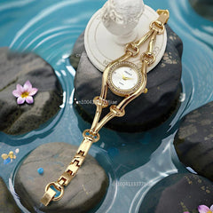 "שעוני יד נשים יוקרתיים, מותג מוביל, אלגנטיים ומעוצבים, רצועת מתכת, מנגנון קוורץ, איכות גבוהה בצבע זהב."