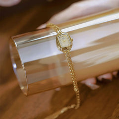 "שעון יד יוקרתי לנשים עם רצועת מתכת בעיצוב רטרו"