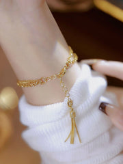 "שעון יד יוקרתי לנשים עם רצועת מתכת בעיצוב רטרו"