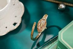 ✨ שעון קווורץ לנשים עם עיצוב נחש וצמיד ריינסטון – מתנה אופנתית לאישה 💎