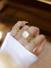 "שעון יד יוקרתי לנשים עם רצועת מתכת בעיצוב רטרו"