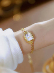 "שעון יד יוקרתי לנשים עם רצועת מתכת בעיצוב רטרו"