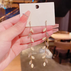 עגילי עלי שלכת מבריקים ואלגנטיים