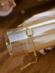 "שעון יד יוקרתי לנשים עם רצועת מתכת בעיצוב רטרו"