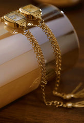 "שעון יד יוקרתי לנשים עם רצועת מתכת בעיצוב רטרו"