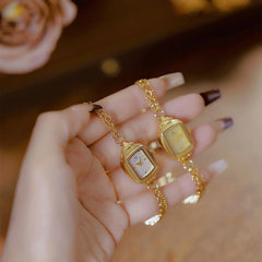 "שעון יד יוקרתי לנשים עם רצועת מתכת בעיצוב רטרו"