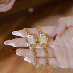 "שעון יד יוקרתי לנשים עם רצועת מתכת בעיצוב רטרו"