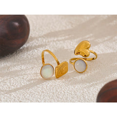 טבעת לב מרובעת עם צדף טבעי מתכווננת בציפוי זהב 18 קראט | תכשיט שיקי אלגנטי – Euphoria Jewels Co