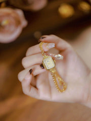 "שעון יד יוקרתי לנשים עם רצועת מתכת בעיצוב רטרו"