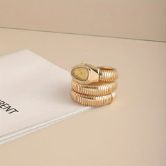 "שעון נשים יוקרתי ואיכותי, מנגנון קוורץ, רצועת מתכת נירוסטה, עיצוב אופנתי בצבע זהב."