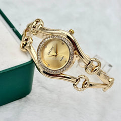 "שעוני יד נשים יוקרתיים, מותג מוביל, אלגנטיים ומעוצבים, רצועת מתכת, מנגנון קוורץ, איכות גבוהה בצבע זהב."