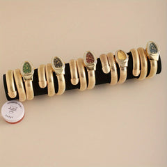 "שעון נשים יוקרתי ואיכותי, מנגנון קוורץ, רצועת מתכת נירוסטה, עיצוב אופנתי בצבע זהב."