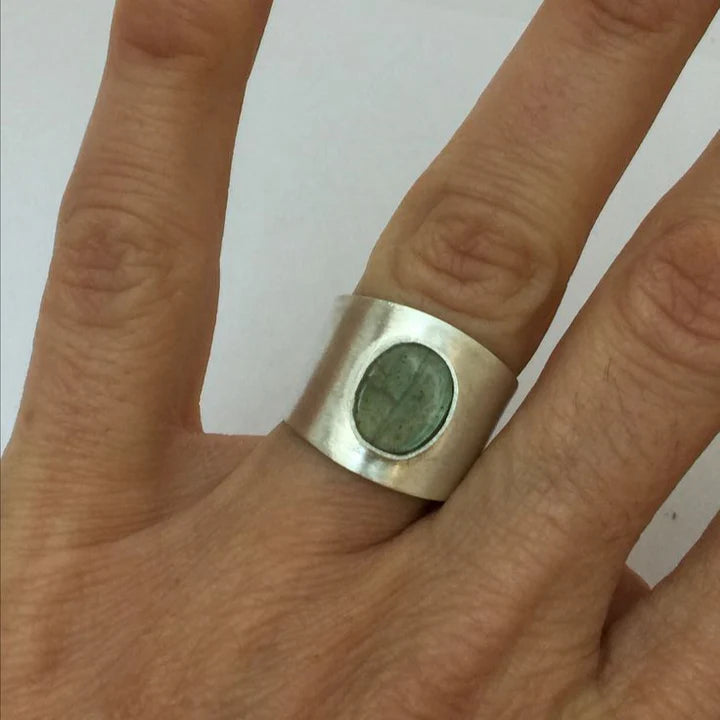טבעת אבן ירוקה מצופה כסף
