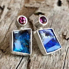 עגילי וינטג' כחולים עם זירקוניום אדום