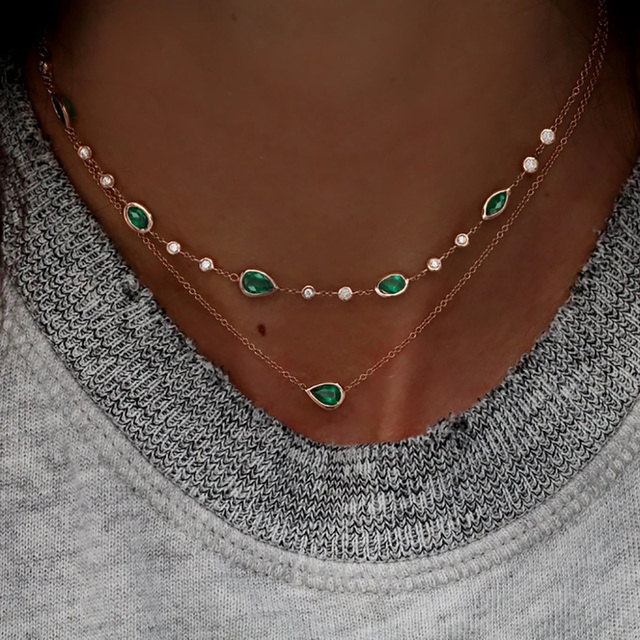 שרשרת וינטג' עם קריסטלים ירוקים בזהב