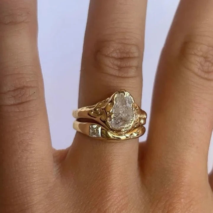 טבעת זהב מבריקה מעוצבת