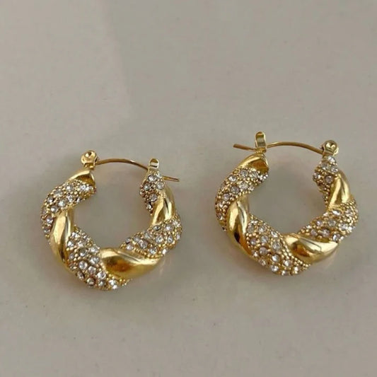 עגילי חישוק זהב קלועים